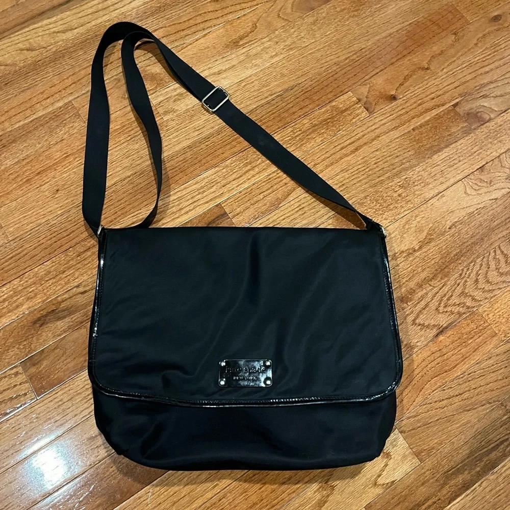 KATE SPADE Nylon Crossbody Messenger Diaper Bag in Black w green lining